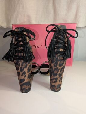 Betsey Johnson Leopard Print Heels Sz 10. New In Box  Rallo Lace Up Ankle Strap